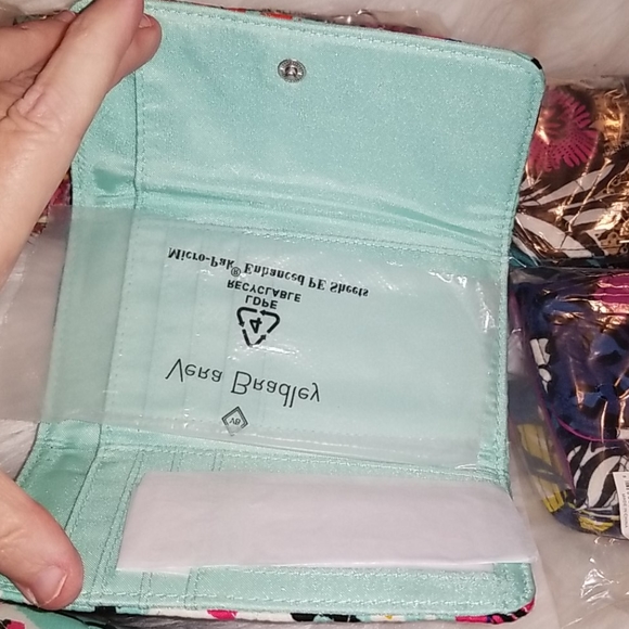 CHOICE of VERA BRADLEY iPhone Wristlets - Picture 8 of 11